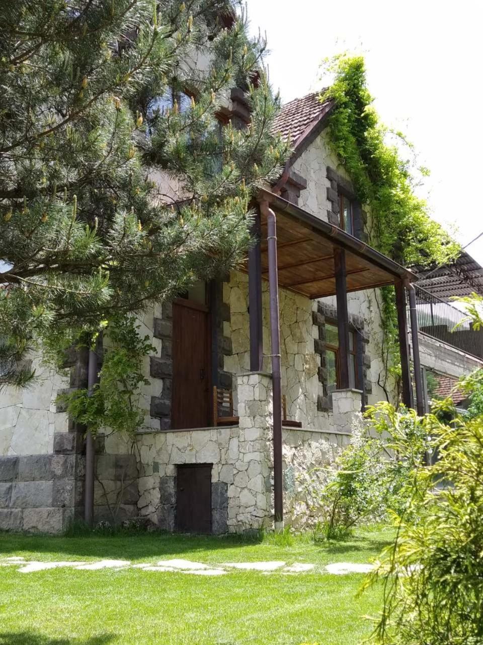 Bed and Breakfast Eco Garden Dilidschan Exterior foto